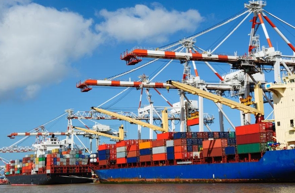 青島貨代如同一條隱形的藍色紐帶，緊密連接著世界各地的經(jīng)濟脈搏