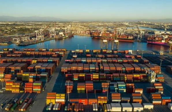 國際海運業(yè)的繁榮與發(fā)展，得益于全球經(jīng)濟的蓬勃發(fā)展