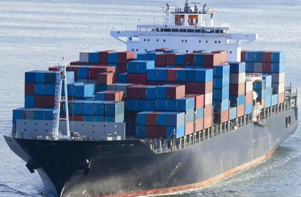 上海國(guó)際物流作為全球大的物流港口之一，扮演著全球貿(mào)易的重要角色