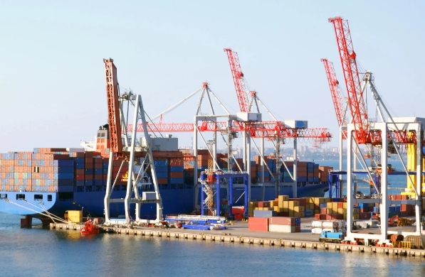 美國是全球大經(jīng)濟(jì)體之一，貨代行業(yè)在繁榮的國際貿(mào)易中扮演重要角色