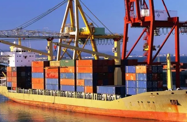 作為貿(mào)易商和生產(chǎn)商，為什么現(xiàn)在選擇海運(yùn)公司是您更佳的選擇呢？