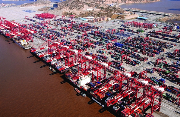 國(guó)際物流公司為跨國(guó)企業(yè)提供了跨境運(yùn)輸、物流管理等服務(wù)