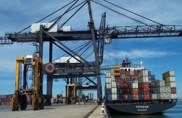 貨代物流在推動(dòng)經(jīng)濟(jì)發(fā)展、促進(jìn)國(guó)際貿(mào)易方面發(fā)揮著重要作用