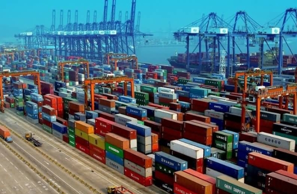 泰國(guó)擁有廣袤的熱帶雨林，這些自然環(huán)境為物流運(yùn)輸帶來(lái)了諸多挑戰(zhàn)