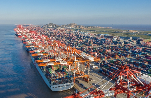 盡管上海貨代公司在行業(yè)中具有一定的優(yōu)勢(shì)，但也面臨著不少挑戰(zhàn)