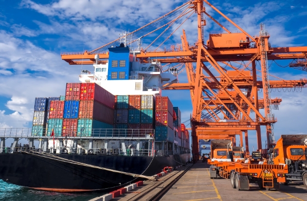 在全球化浪潮中美國海運作為連接世界經濟的血脈，其重要性不言而喻