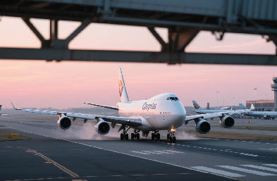 國(guó)際物流：海運(yùn) / 空運(yùn) / 陸運(yùn)全鏈路，全球門到門直達(dá)